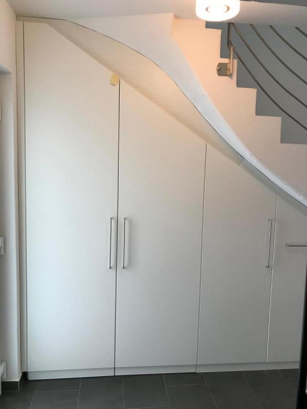 Schrank unter Treppe