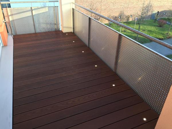 Terrassenboden mit Spots